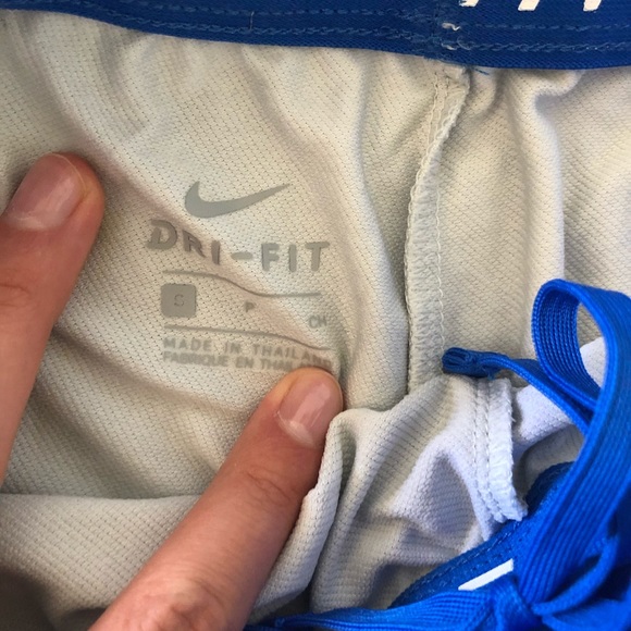 🦋Nike Ladies Shorts Size Small🦋 - Picture 2 of 2